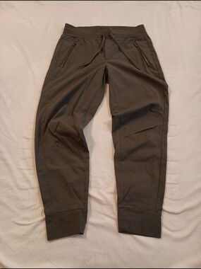 Athleta Trekki North Jogger Women's Size 6 Military Green Rip-Stop